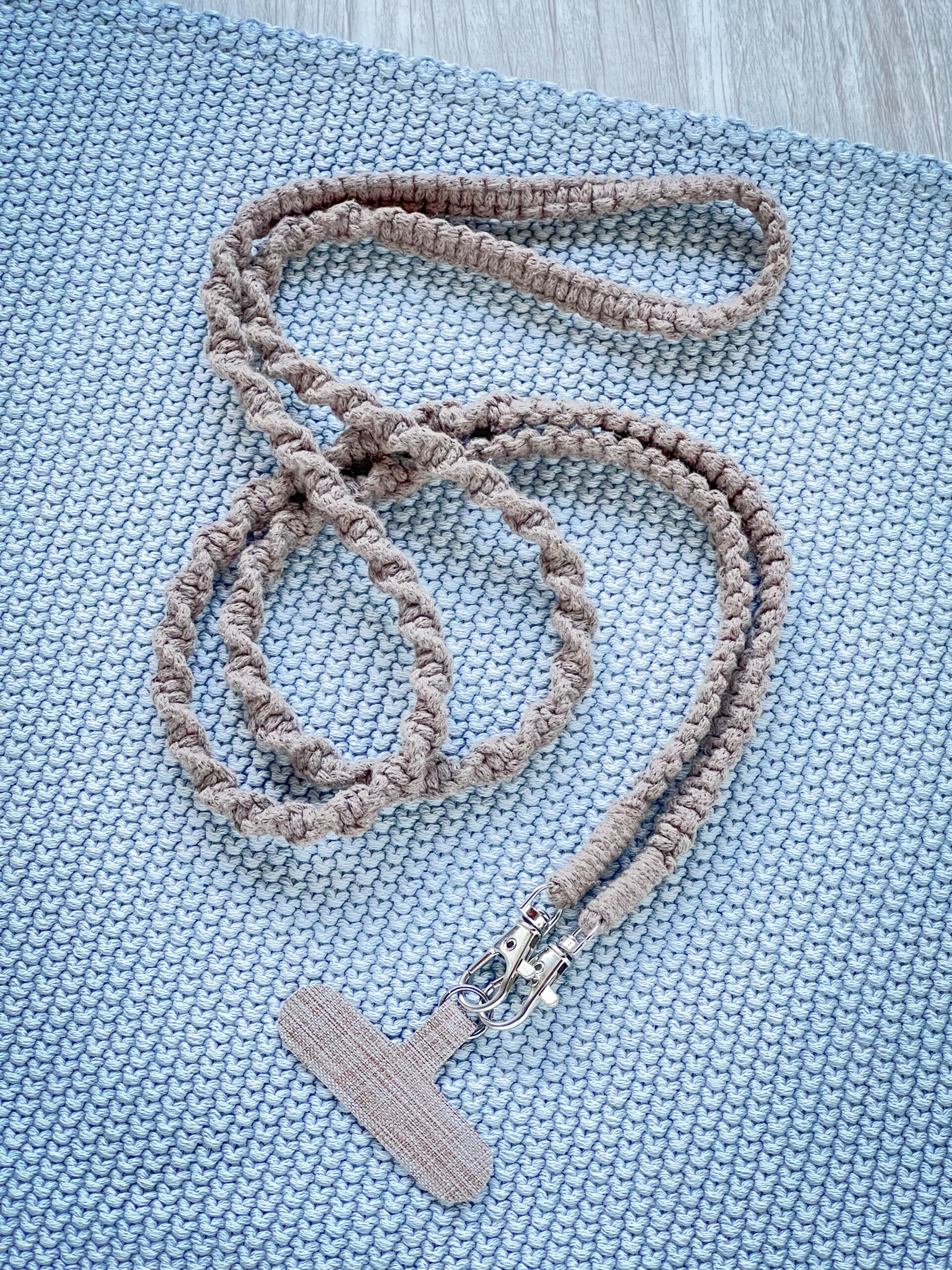 Handy Band aus Makramee - fixfertig – Bild 4