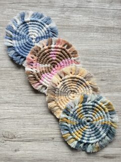 Untersetzer aus Makramee, 2 Stk.